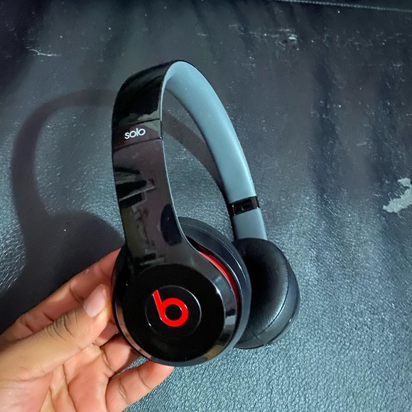 Beats solo 2 wired headphones - Picture 1 of 4